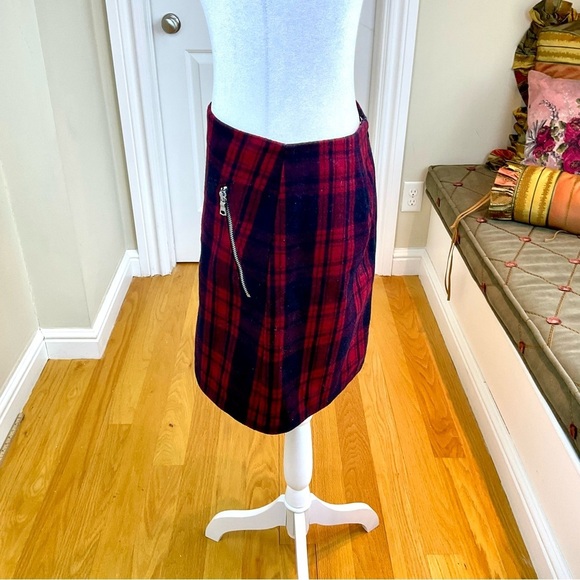x Gap Mini Skirt in Plaid Wool Blend Red and Black Check with Zip Pockets (8) - Picture 3 of 8